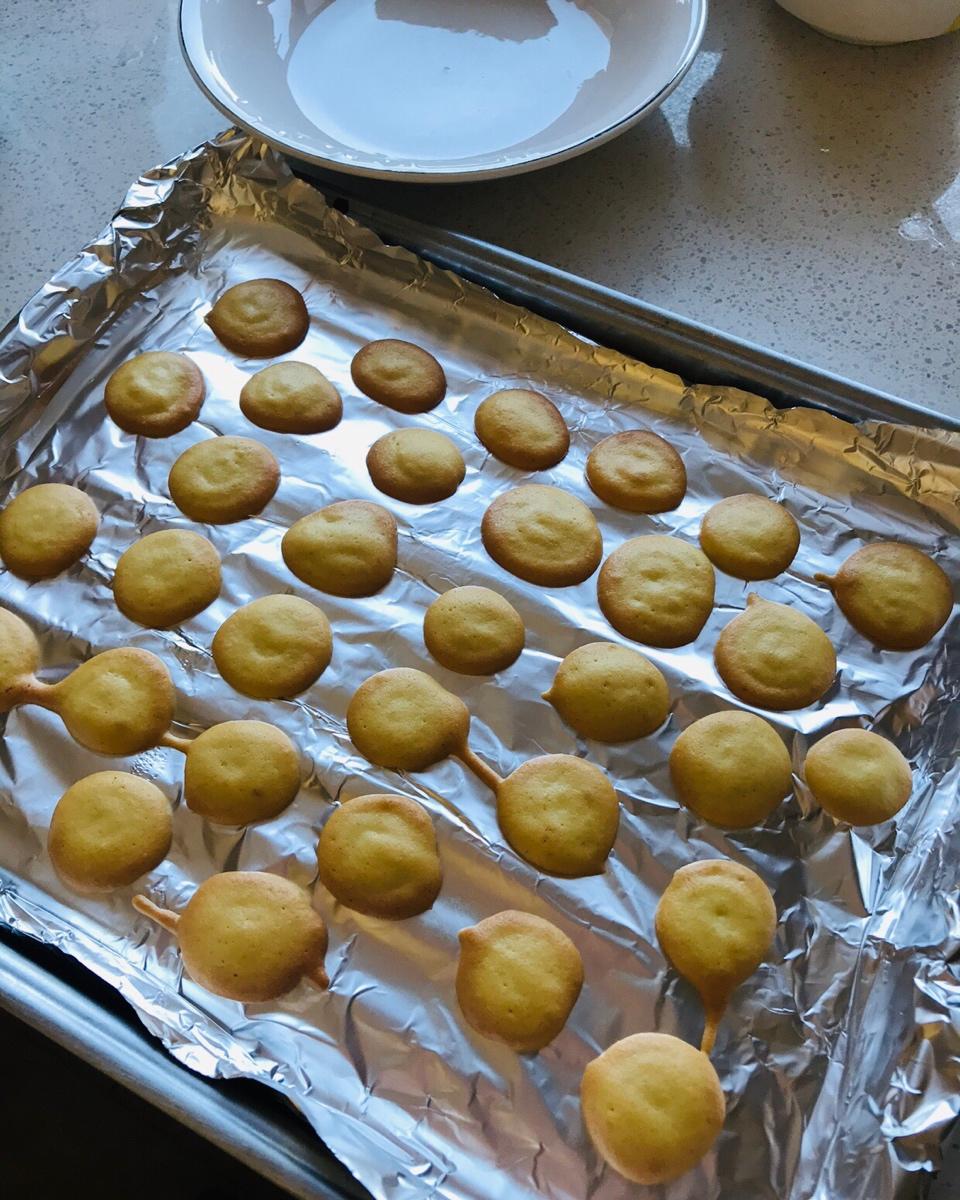 招财mia喵做的蛋黄小西饼(烤箱做饼干,简单又好吃)