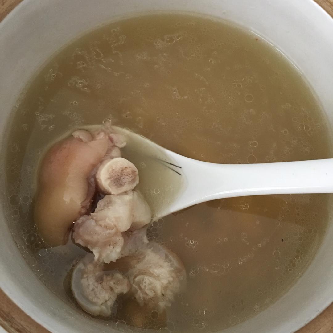 黄豆猪蹄汤