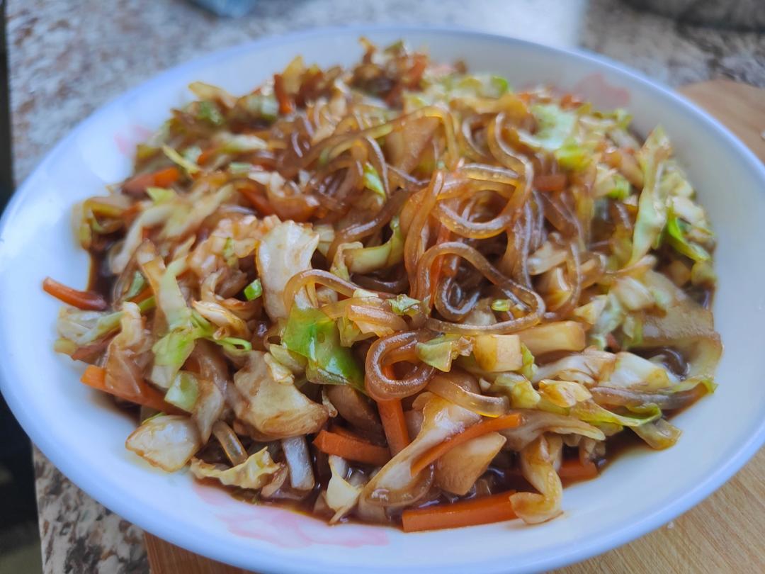最近爱吃粉丝粉条～包菜炒粉丝