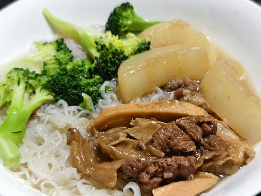 广式萝卜焖牛白腩