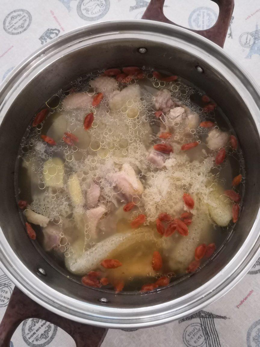 竹荪鸡汤