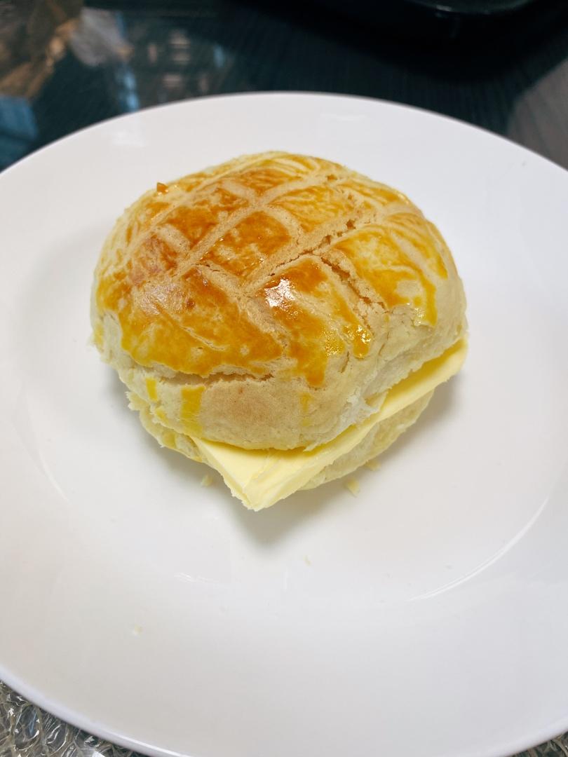 好吃到炸裂的港式菠萝包（附带制作酥皮的小视频）