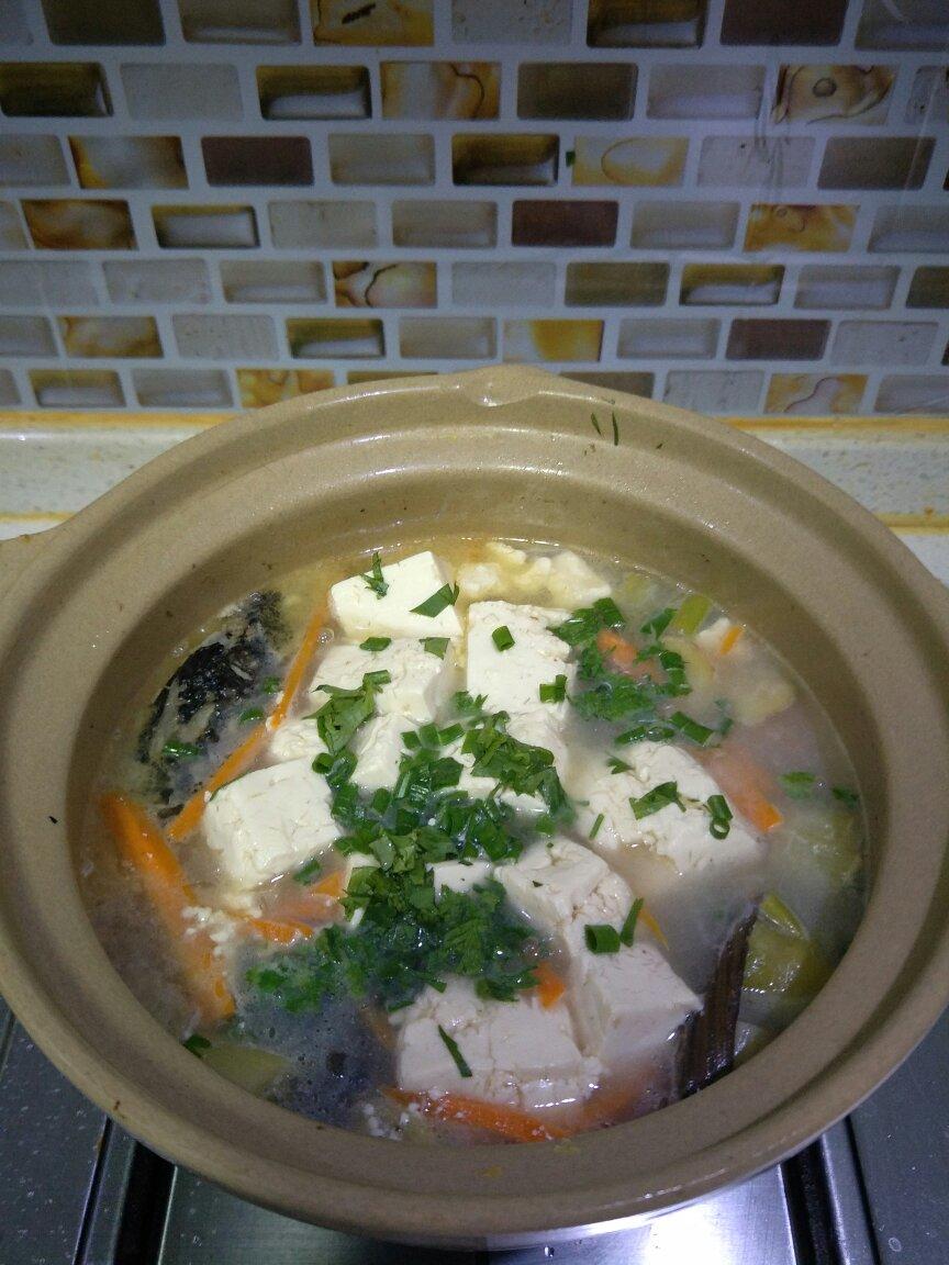 鲫鱼萝卜豆腐汤