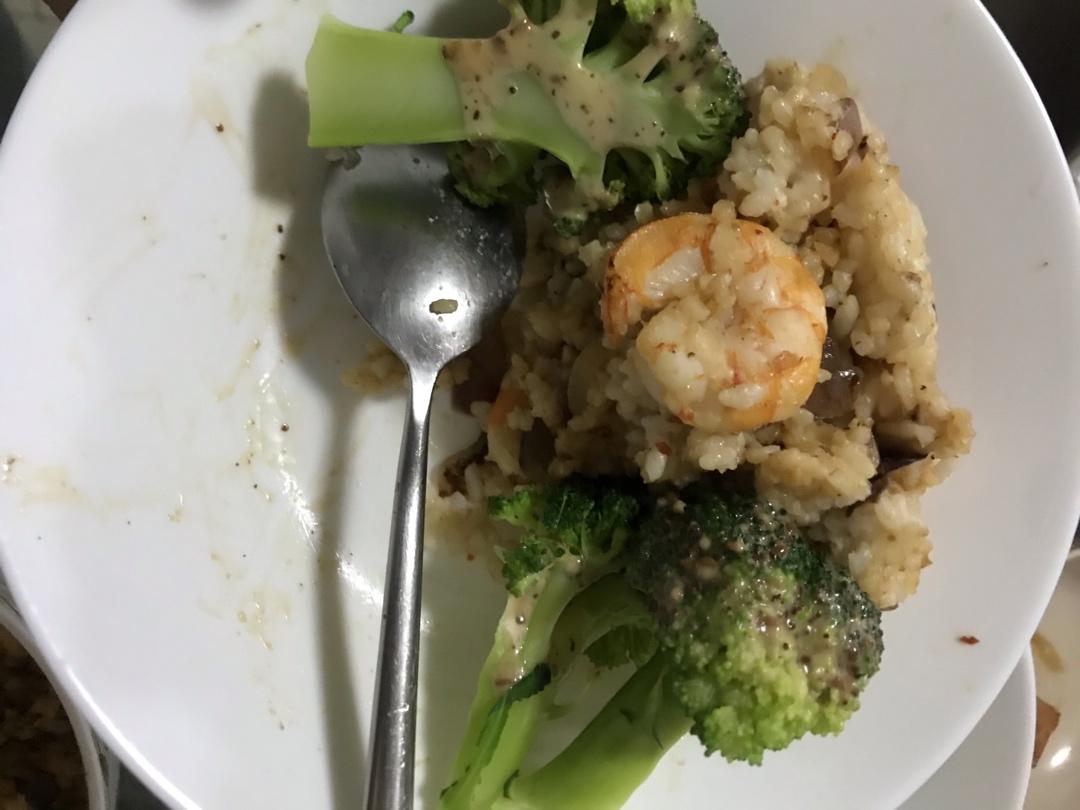 健康午餐/晚餐食谱 | 大蒜洋葱海鲜虾仁炒饭