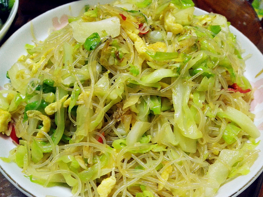 包菜粉丝炒鸡蛋