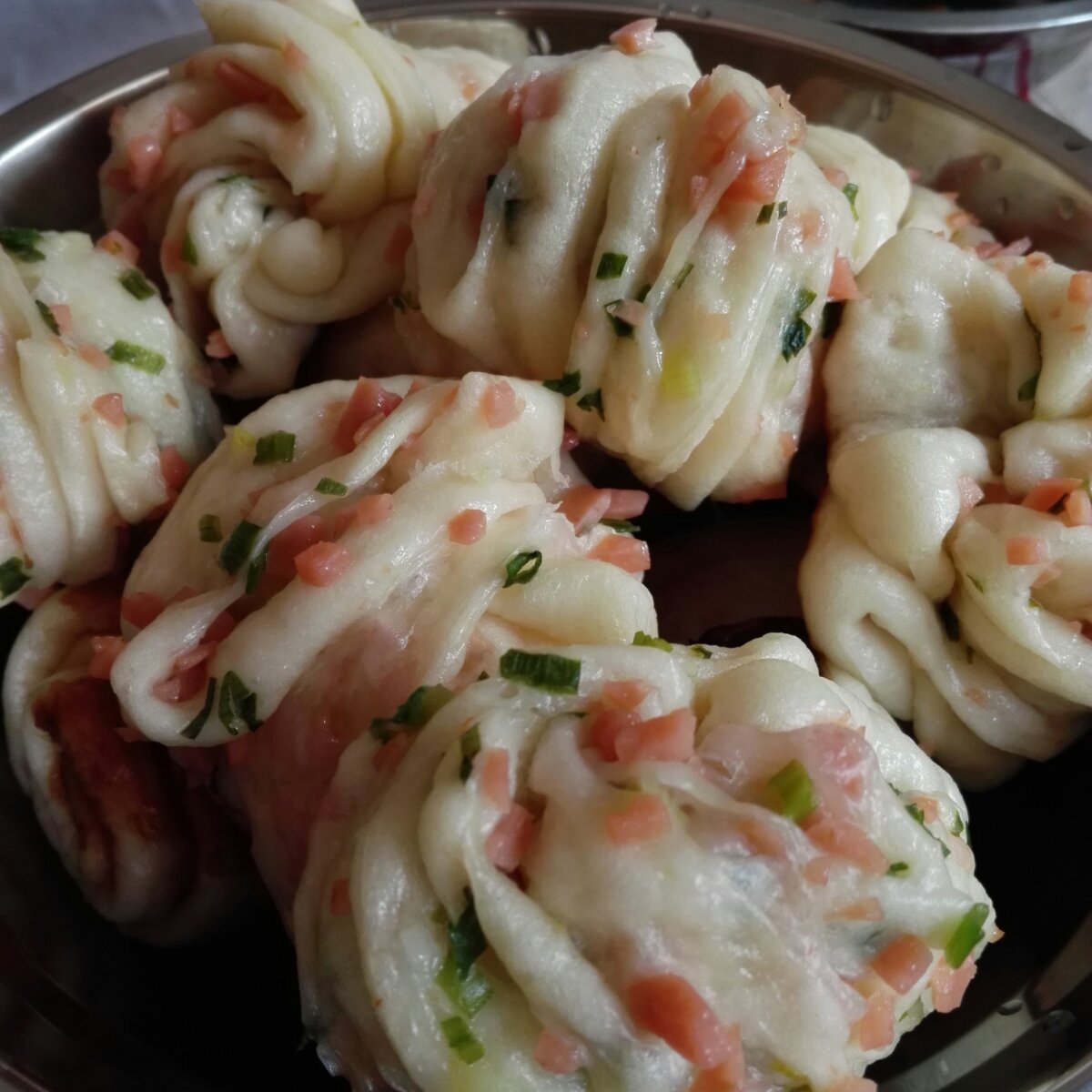 最好吃的火腿葱香花卷—附让葱不变黄的小窍门