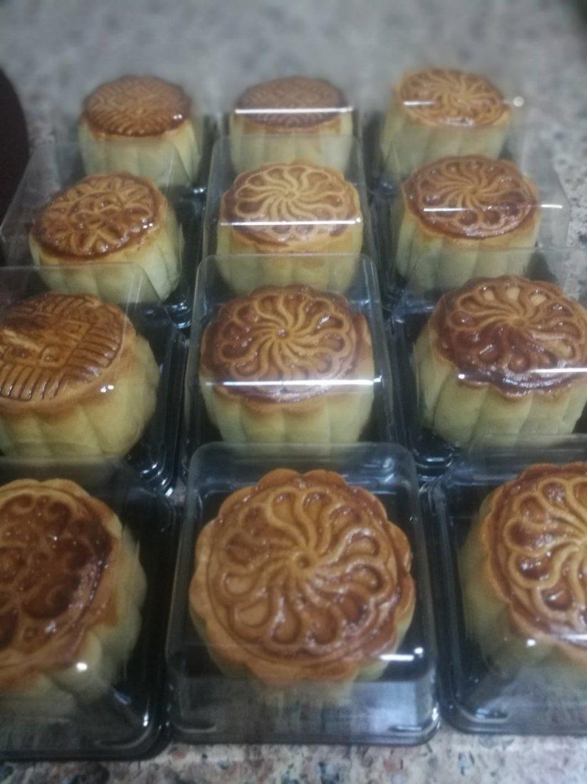 广式月饼—蛋黄莲蓉月饼