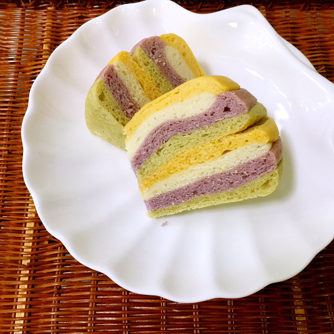 本宫其实很忙哒做的三色发糕