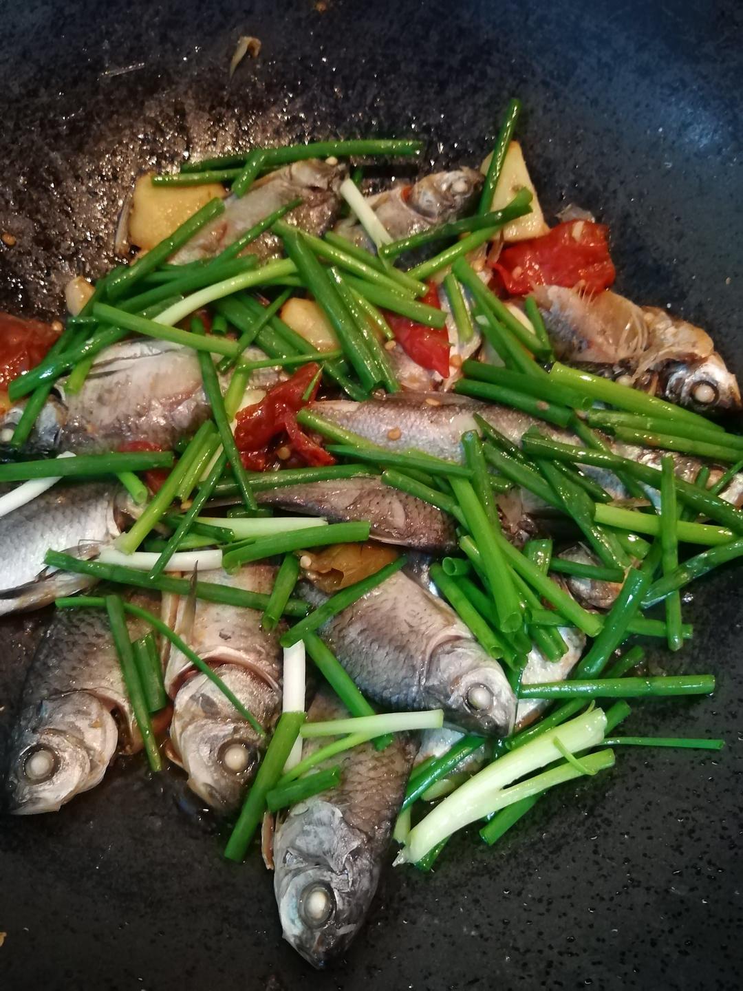 干锅泡椒小鲫鱼(黄骨鱼）