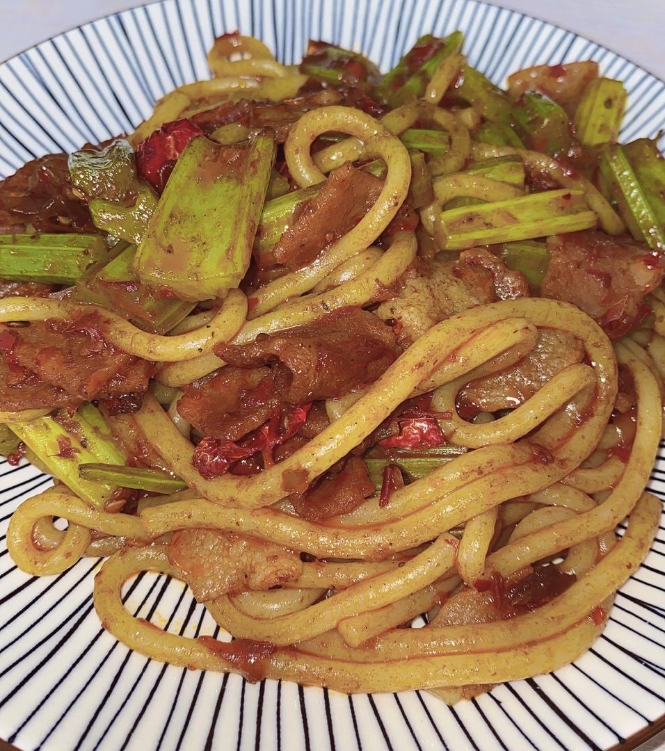 这份新疆炒米粉，香辣浓郁很正宗 ~