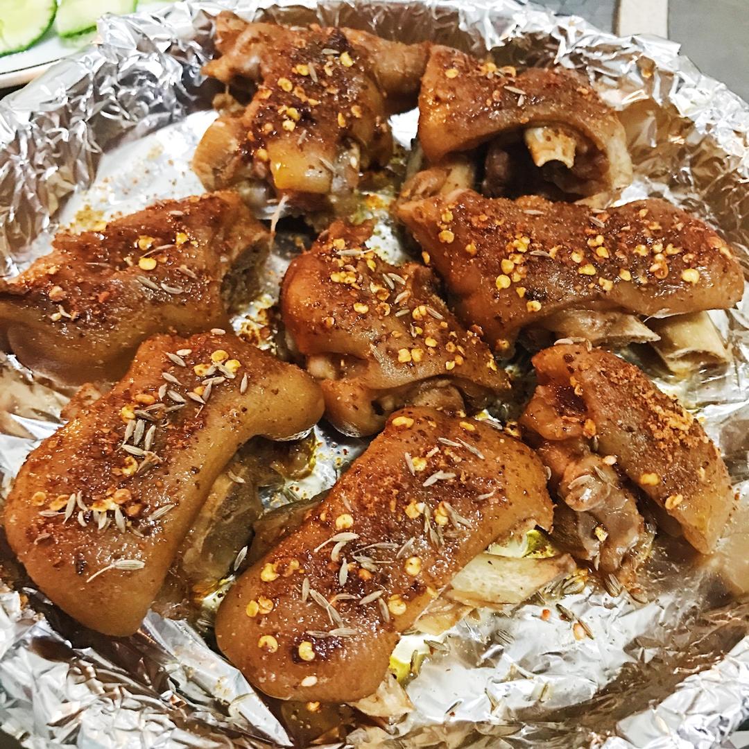 做过 香酥烤猪蹄 烤猪蹄  炒油菜  拍黄瓜  煎蟹棒  粥 猪蹄