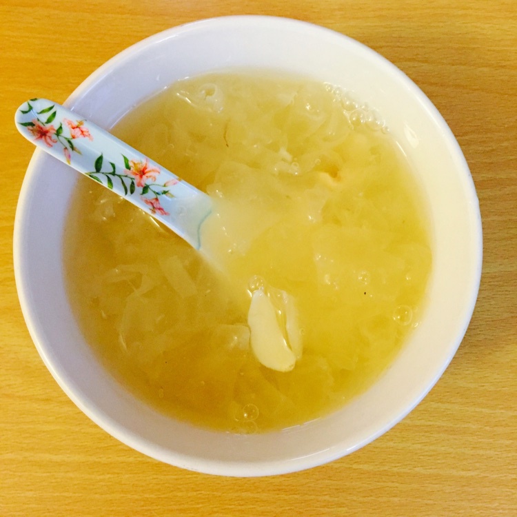 银耳莲子汤