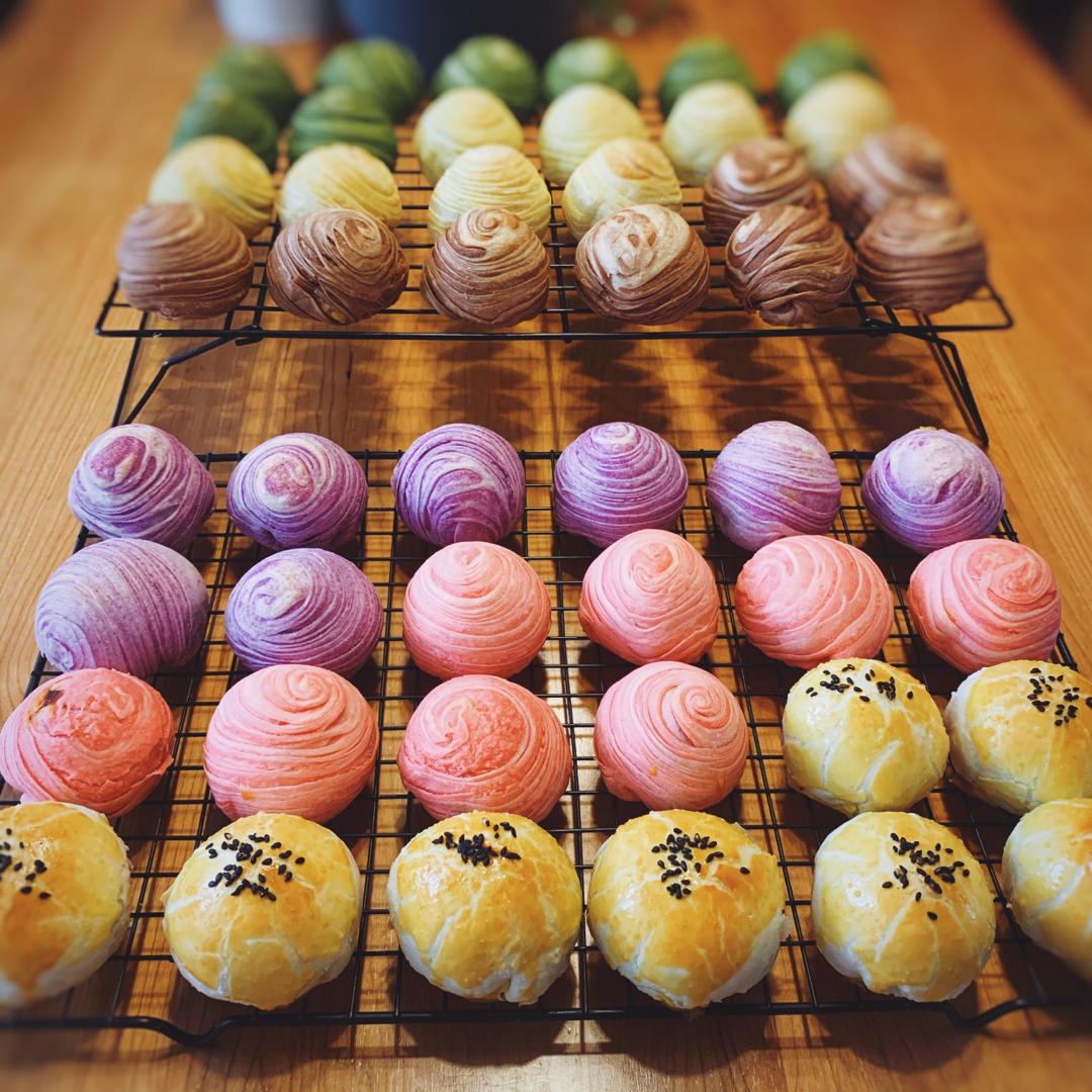 蛋黄酥~紫薯、抹茶、原味~花好月圆，中秋快乐~内附一次做六色蛋黄酥方法~