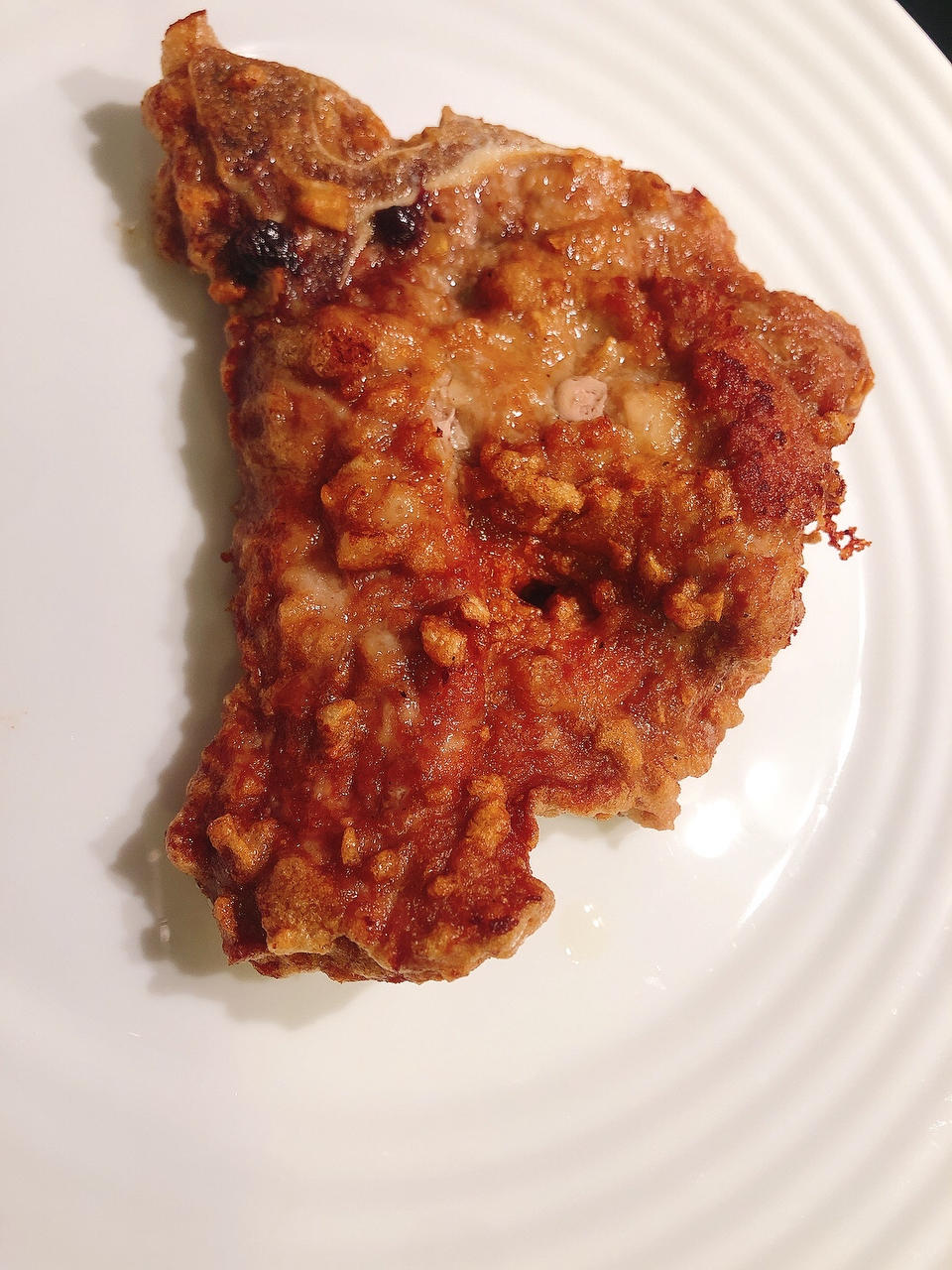 香酥炸猪排，入口酥脆香味扑鼻，非常喜欢炸物，感觉永远吃不腻炸猪排。