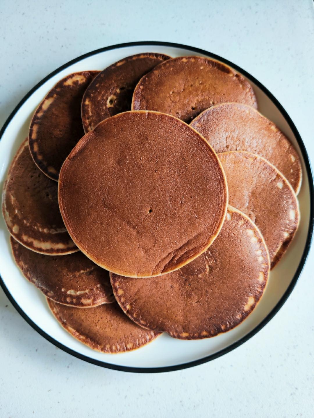 【减脂早餐】无油香蕉松饼（超简单）