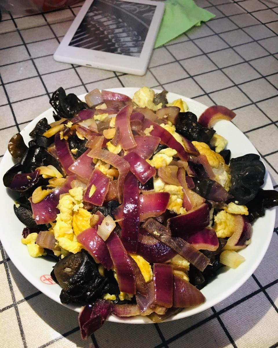 洋葱木耳炒鸡蛋