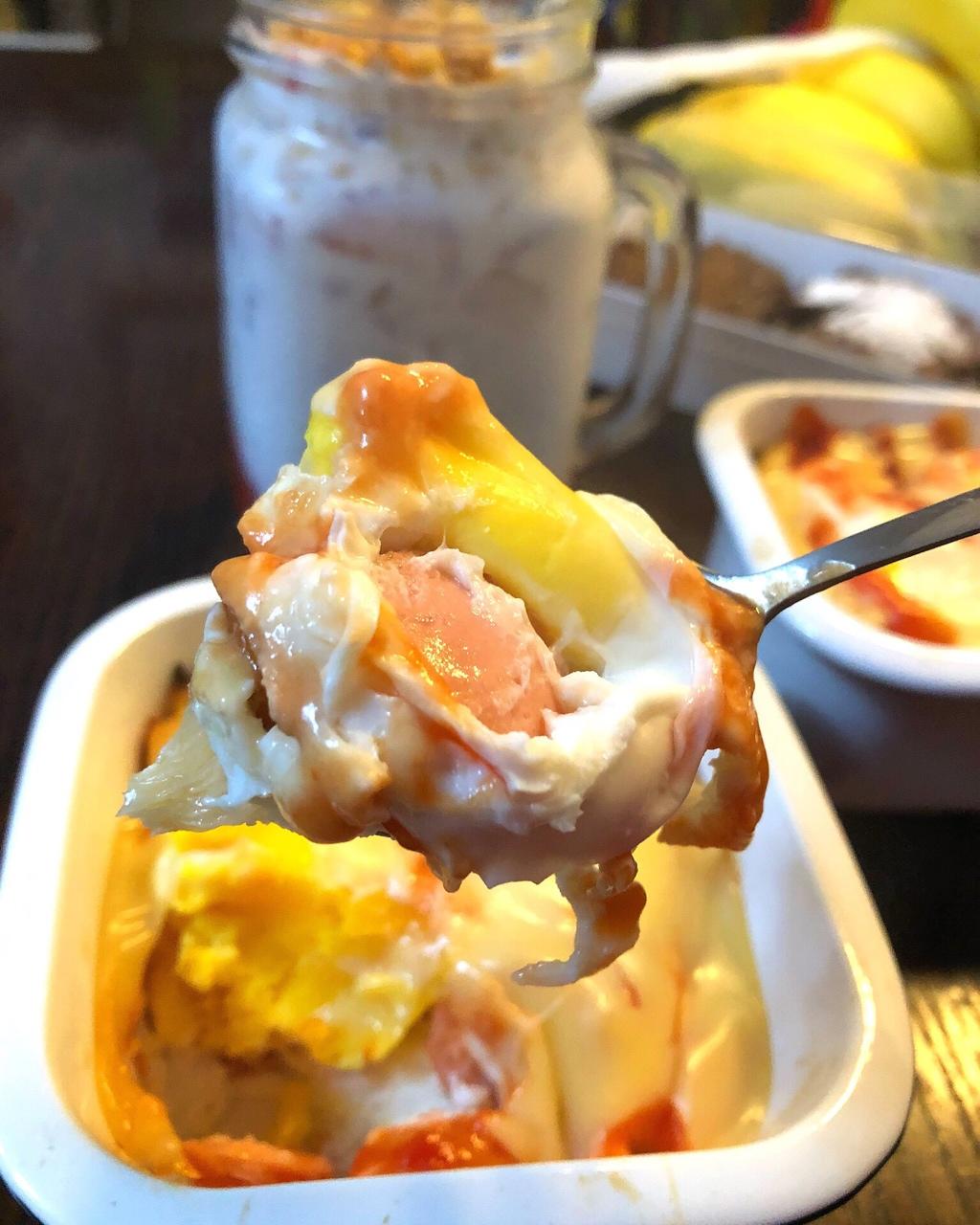 只需摆好材料去微波！惊艳全家的早餐端上桌：香肠奶酪烘蛋