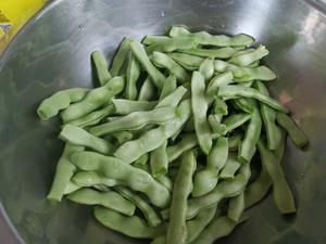 玉米芸豆土豆炖排骨的做法 步骤3