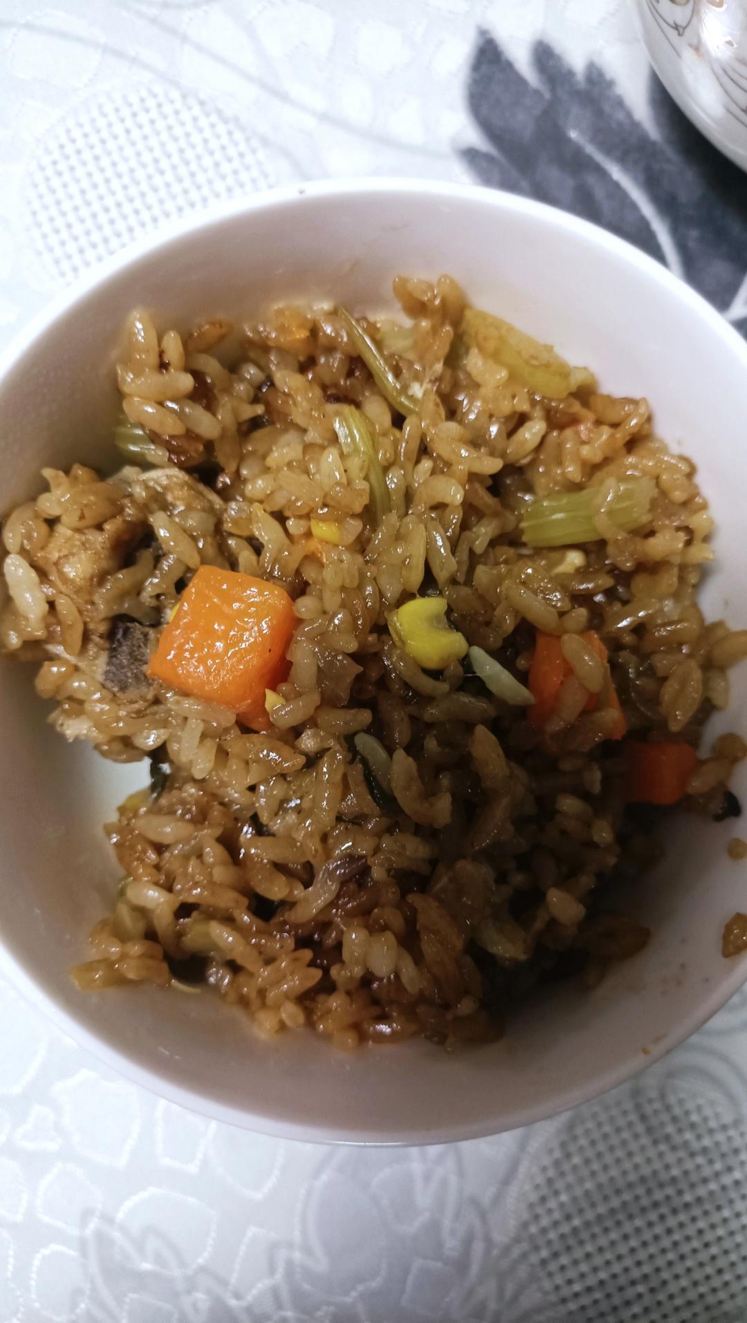 【排骨焖饭】