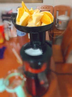 鲜榨橙汁➕苹果的做法 步骤1