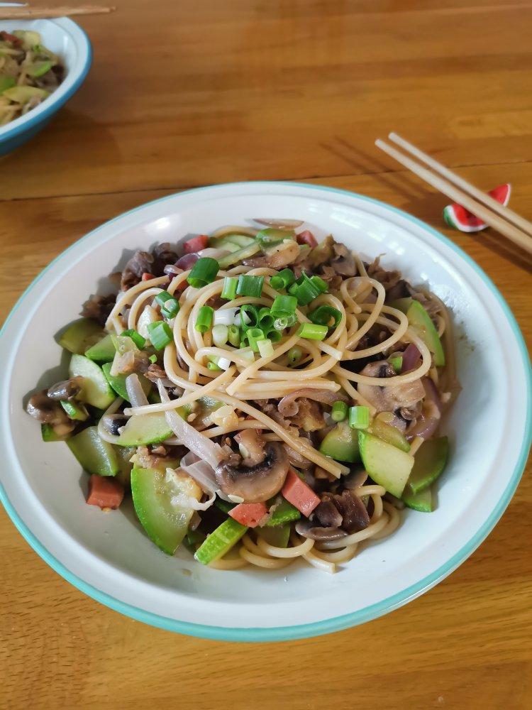 和风鲜蔬牛肉意面（春意浓浓的温沙拉🥗）
