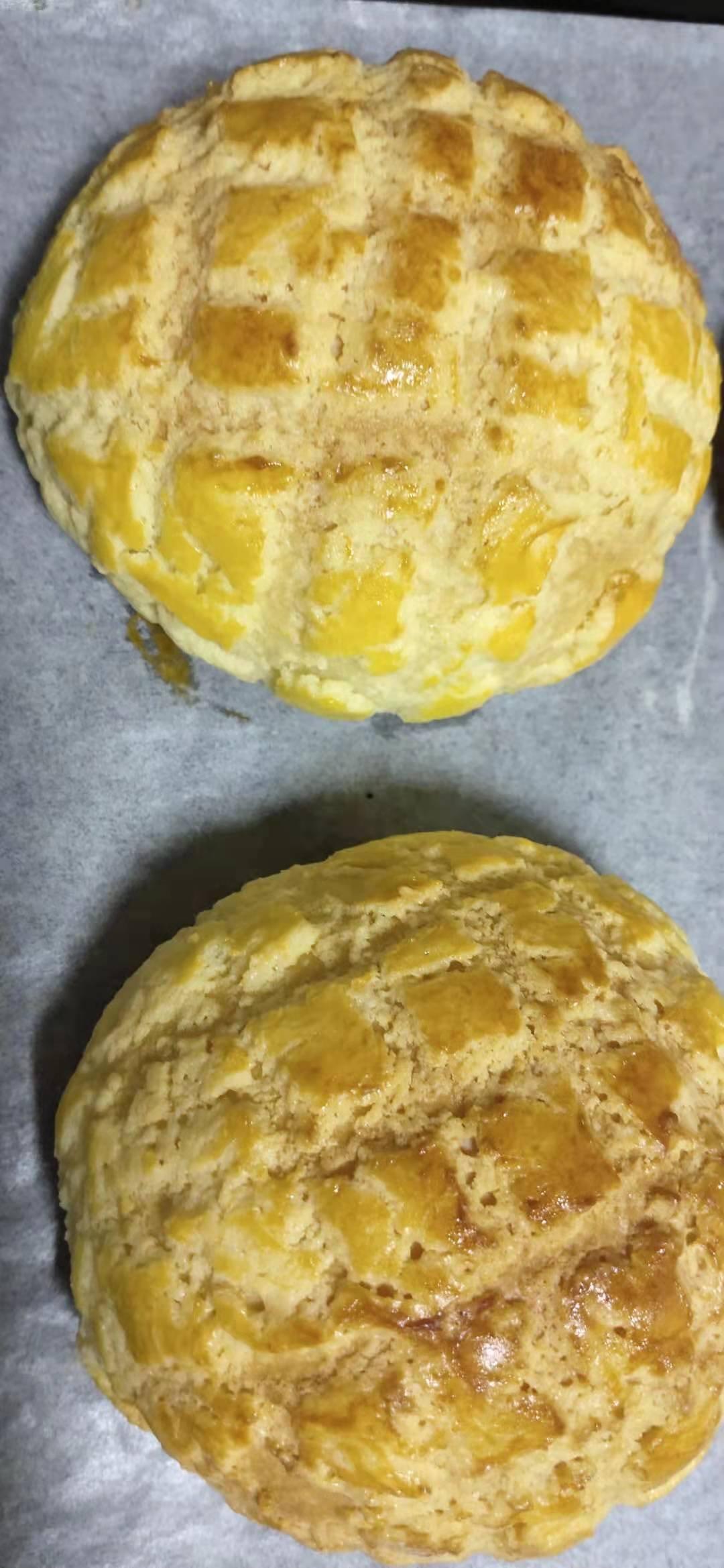 好吃到炸裂的港式菠萝包（附带制作酥皮的小视频）