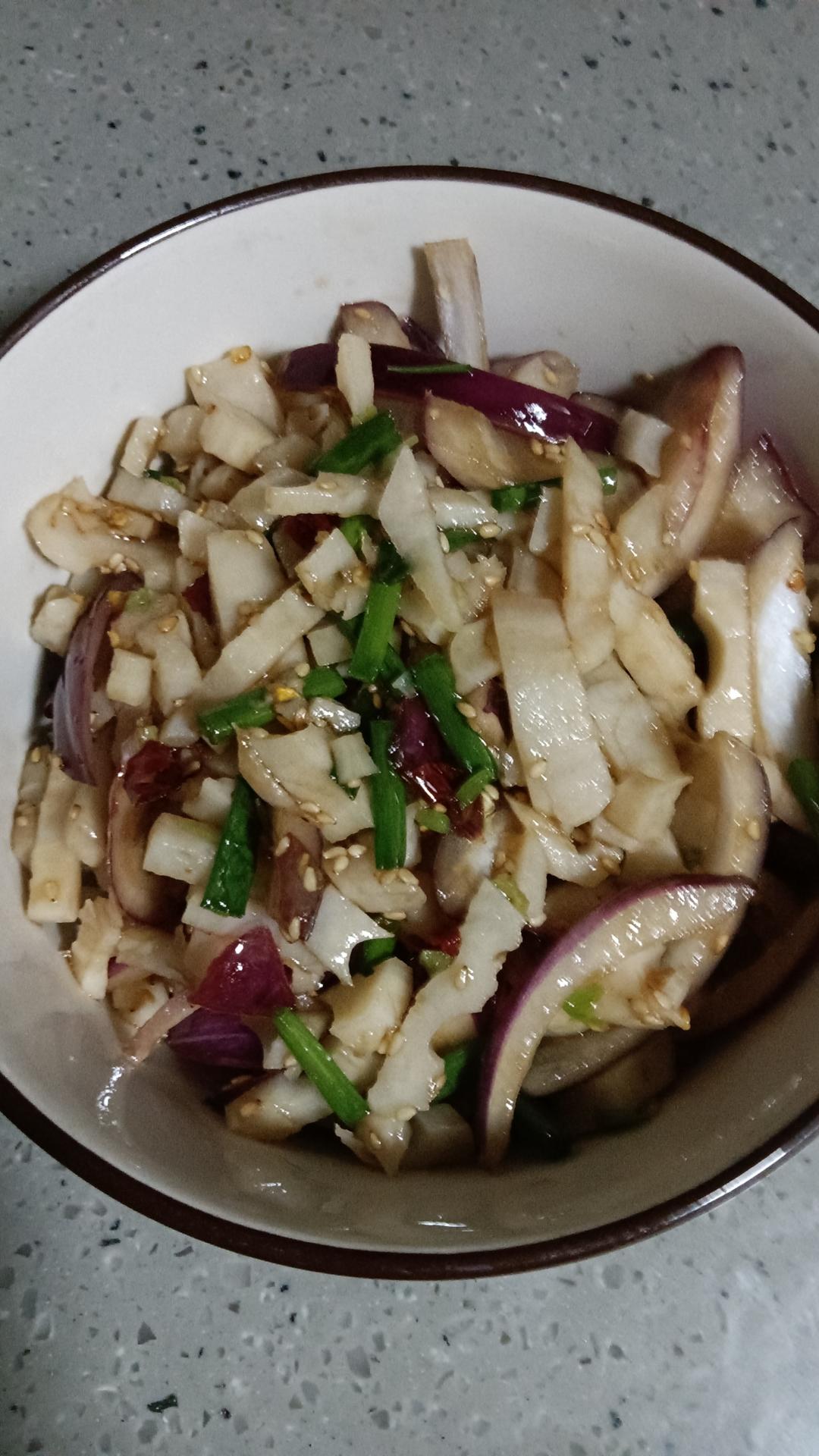 我妈的拿手菜！！炝拌藕丝！酸辣脆爽！