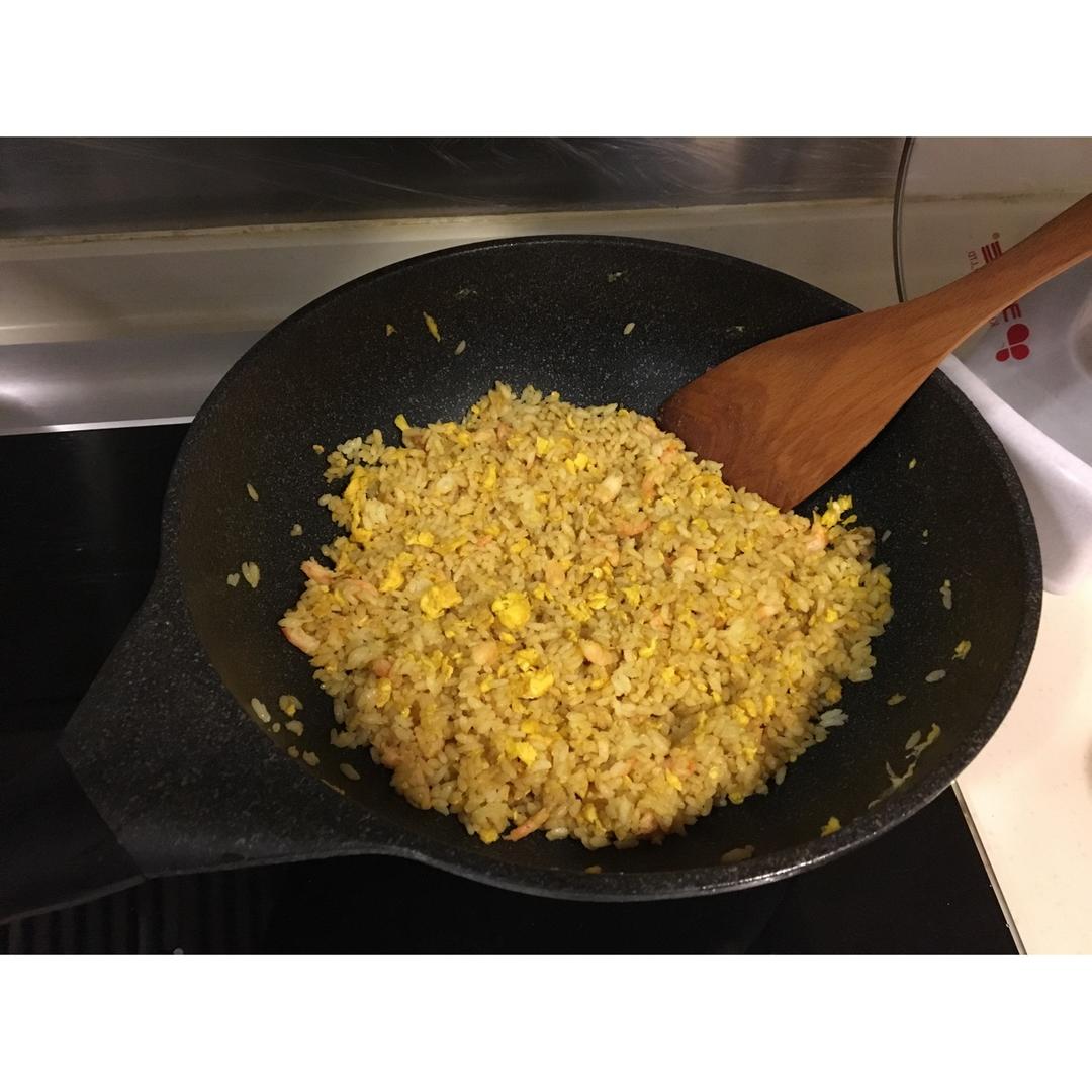 咖喱虾仁炒饭