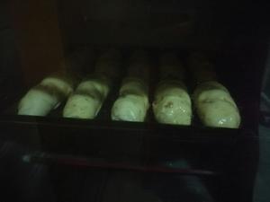 打蛋器打发的一次成功的中种拉丝提子面包的做法 步骤10