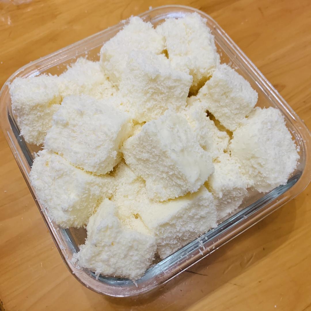 完胜85度C牛奶椰丝小方