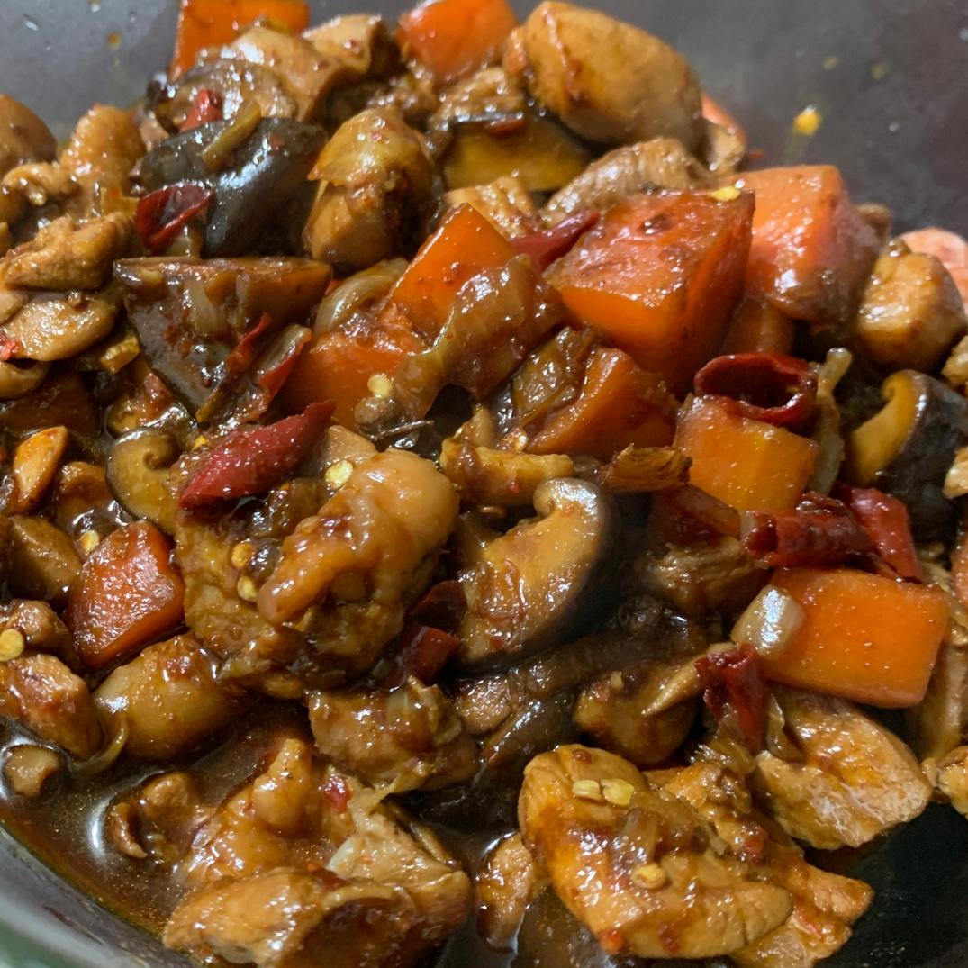 香菇炒鸡肉