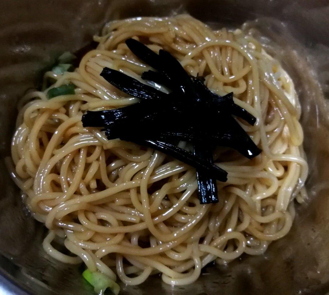 葱油拌面（快手简单，美味无敌）