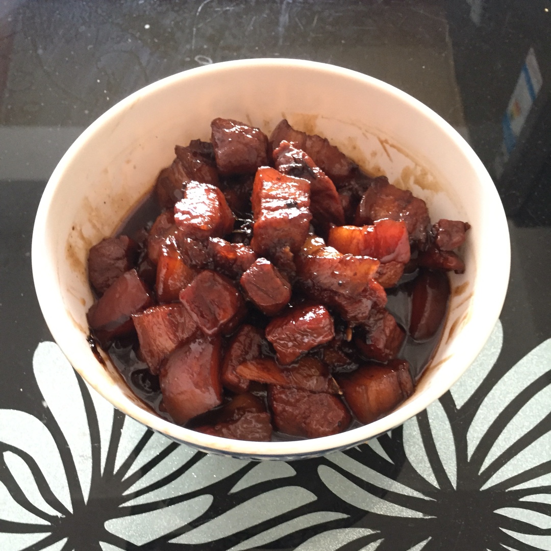 吃着碗里望着锅里的红烧肉