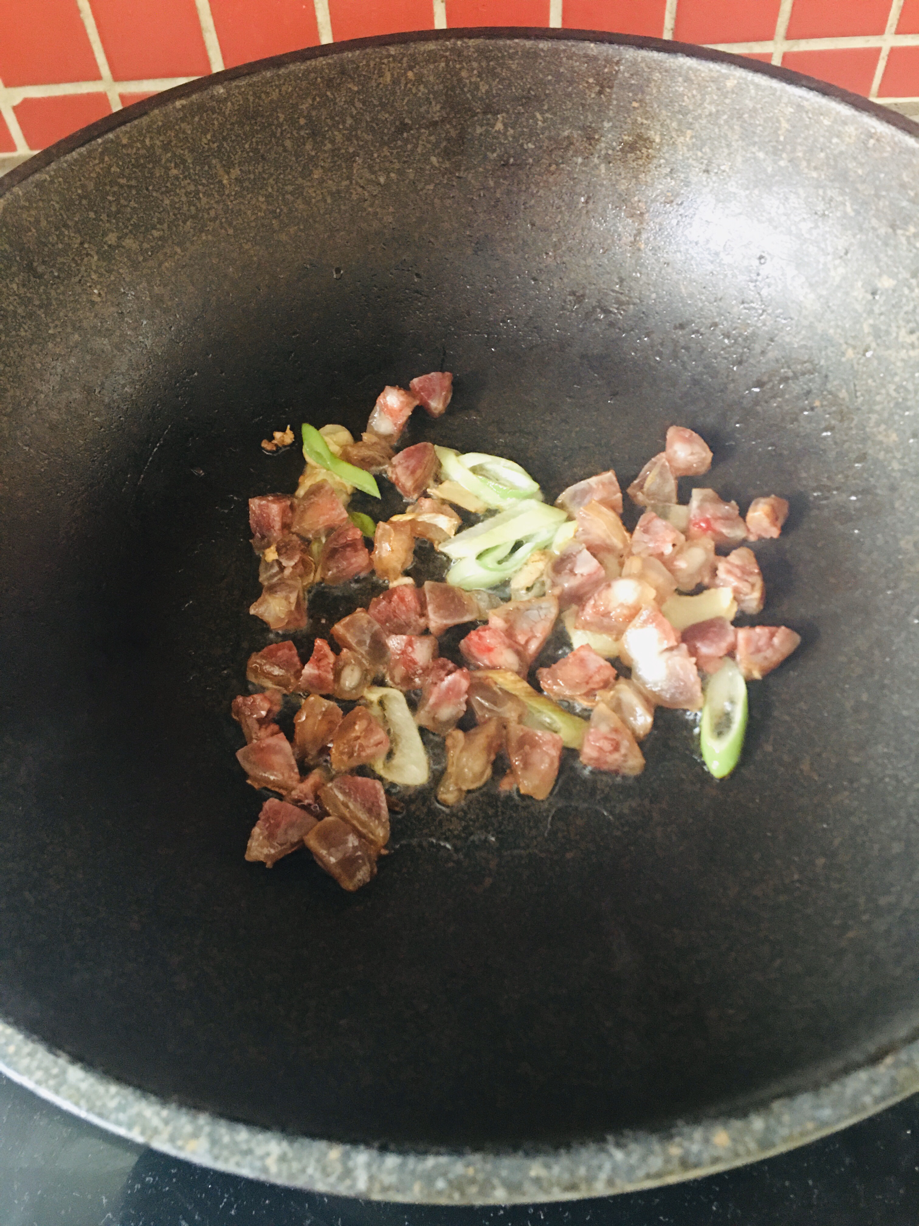 家常烧豌豆的做法 步骤3