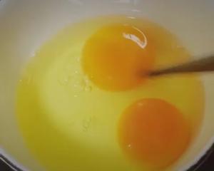 最简单的蛋炒饭🍳的做法 步骤2