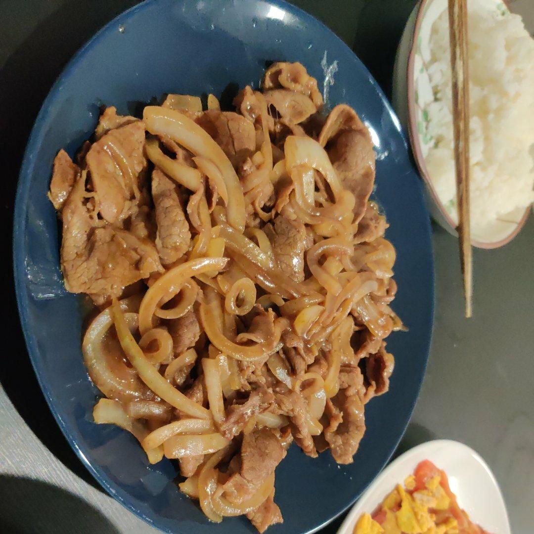 好吃到舔盘的秘制洋葱炒肥牛卷！拌饭巨香