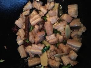 腐竹蘑菇烧肉的做法 步骤4
