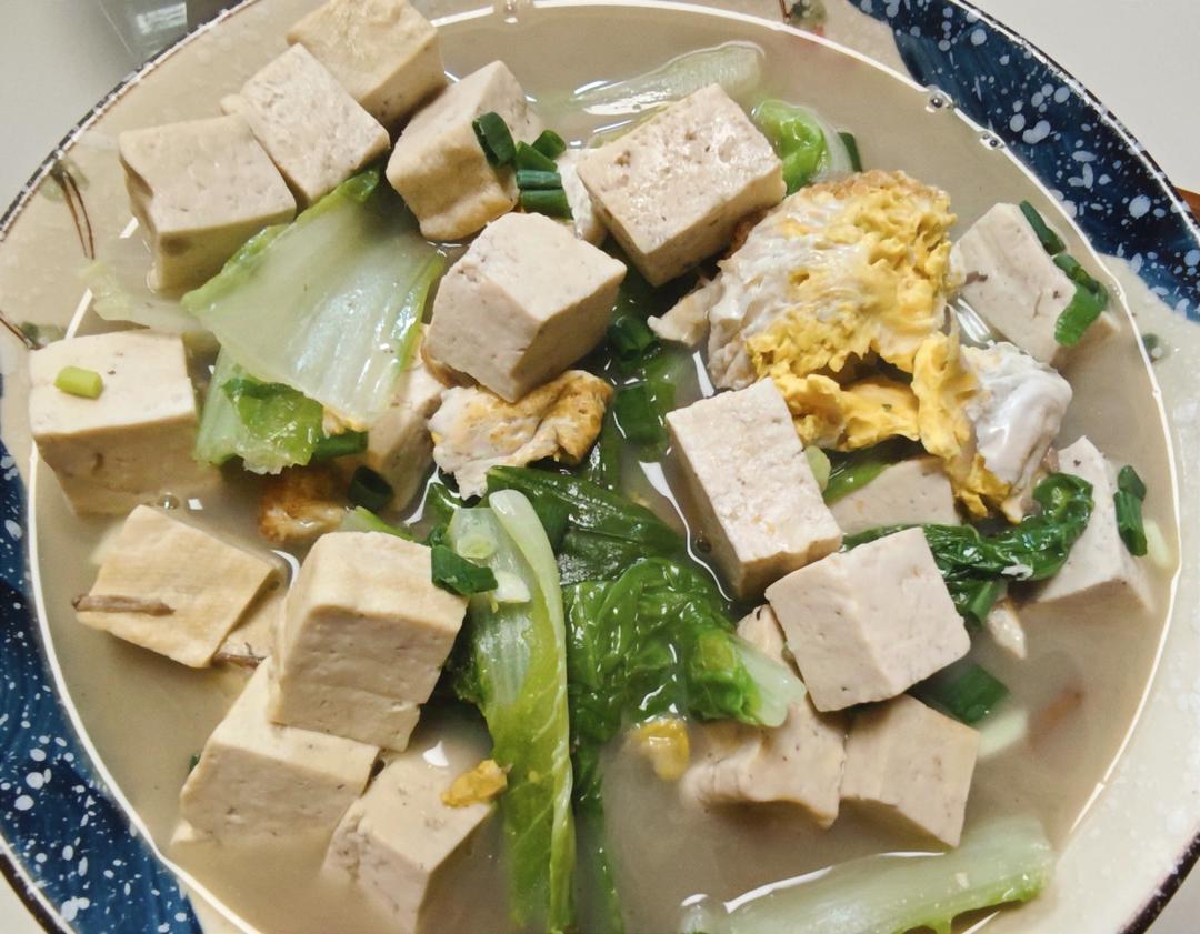 冬天做一锅热乎乎的白菜豆腐汤，食材简单‼️