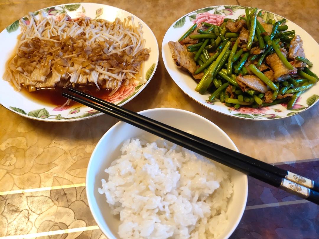 川味蒜薹五花肉