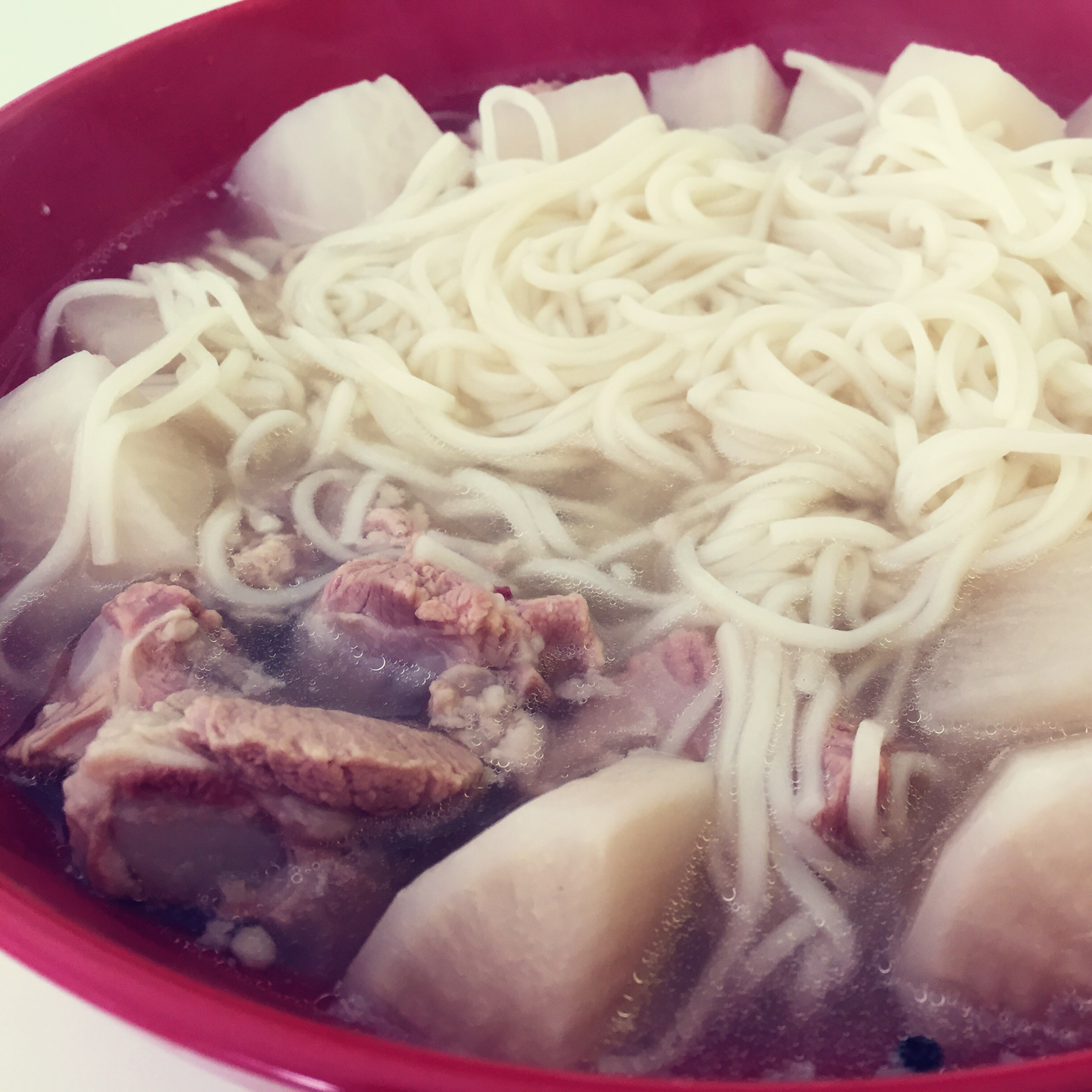 白萝卜排骨汤面