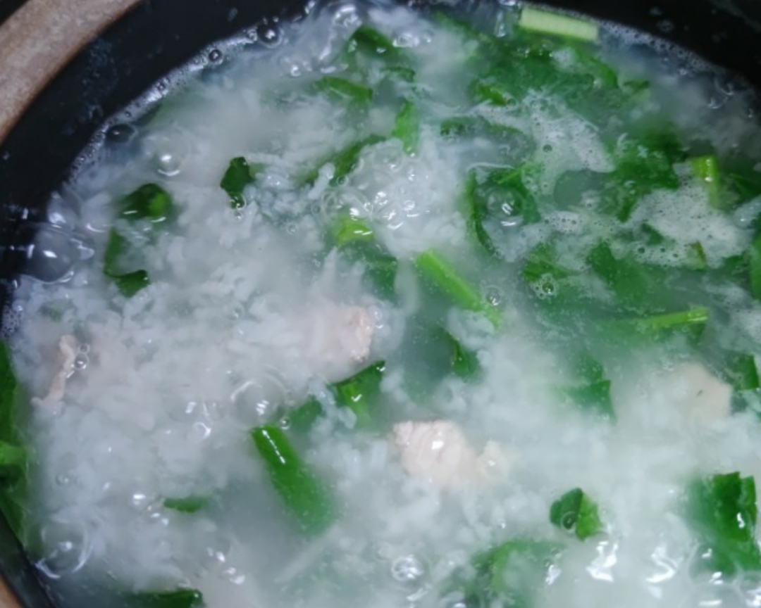 砂锅生米生滚粥-青菜瘦肉粥的做法