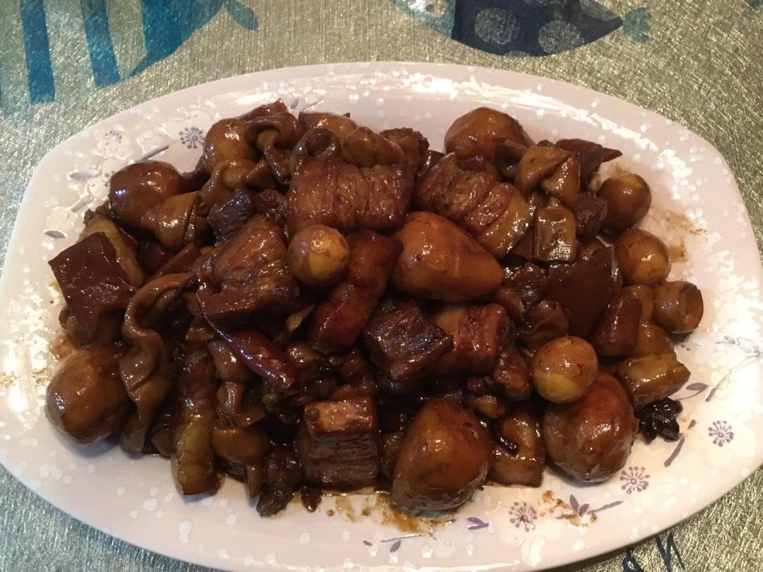 加了鹌鹑蛋后，这盘红烧肉，美味的逆天啦——鹌鹑蛋烧肉（孔瑶食谱）