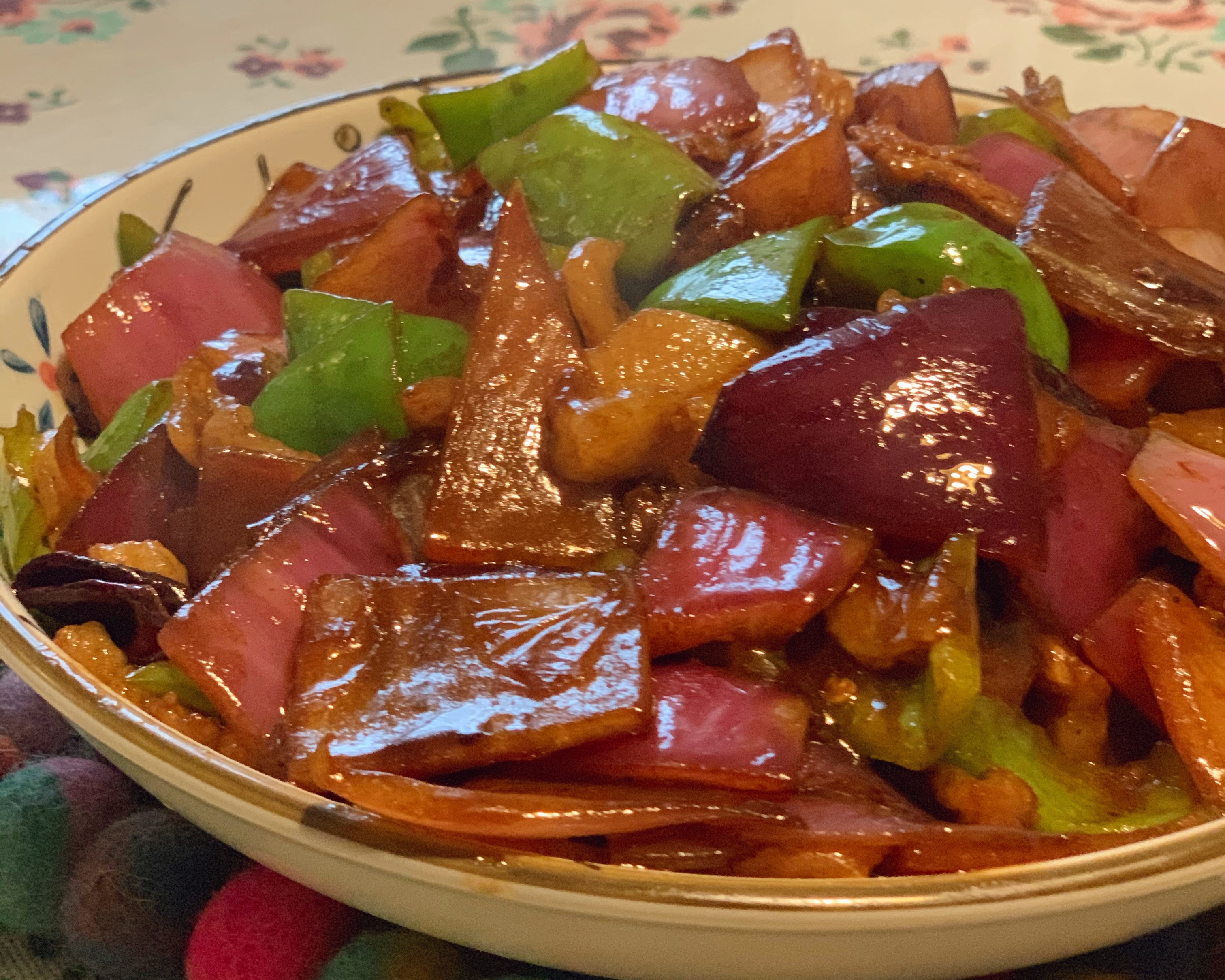 晚餐午餐下饭洋葱青椒炒五花肉的做法
