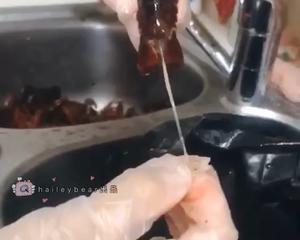 快手清洗处理小龙虾完整视频（去须去腮去脚去虾线）的做法 步骤4