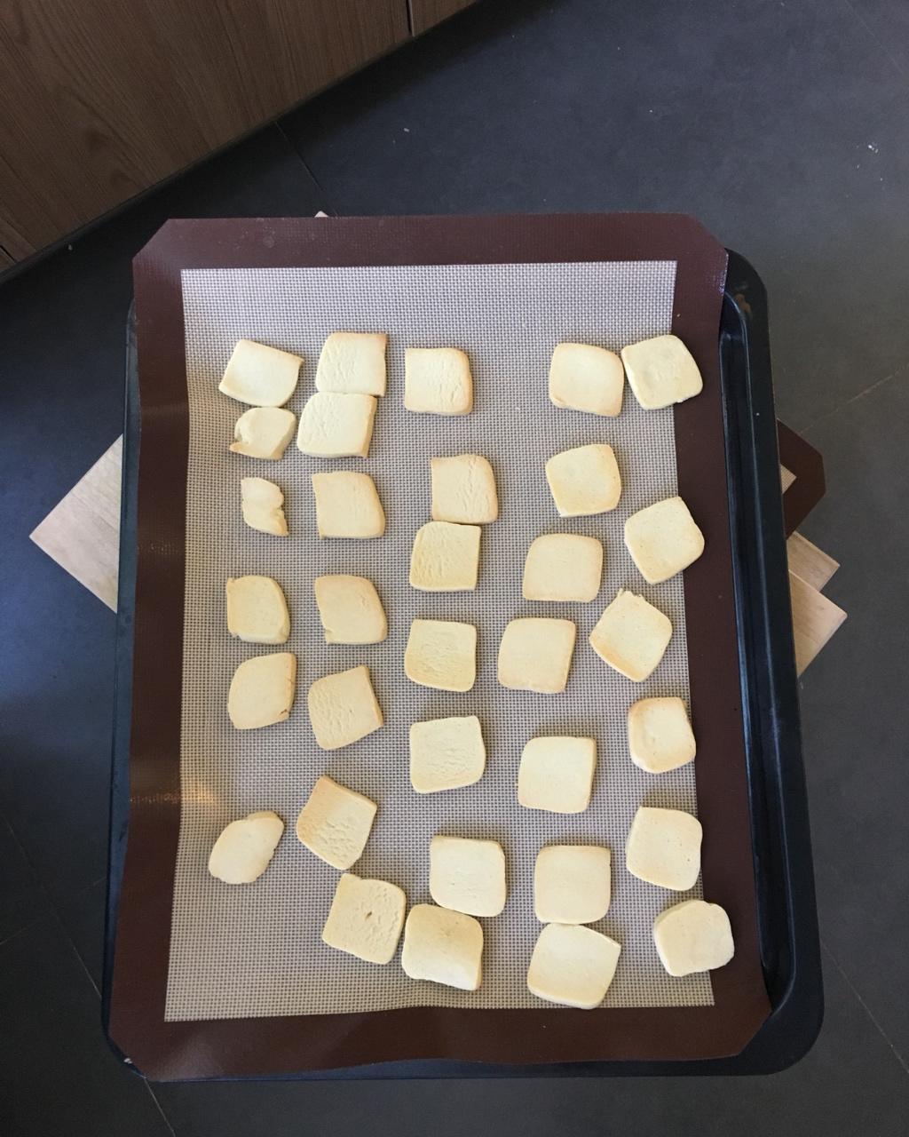 极简风炼奶小饼干