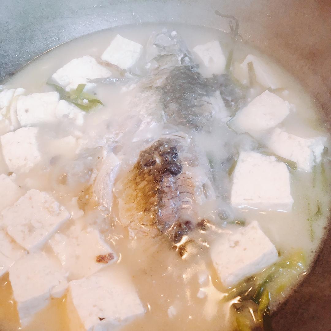 鲫鱼豆腐汤
