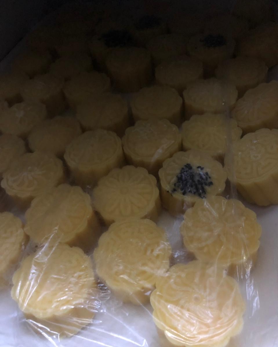 超详细图解版--流心奶黄月饼