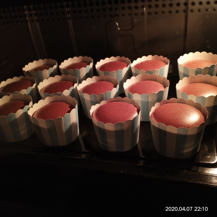 红丝绒纸杯蛋糕的做法 步骤5