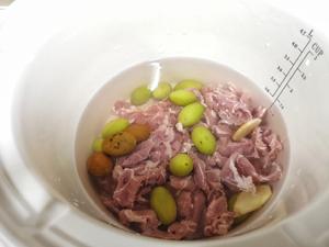 青橄榄煲瘦肉汤的做法 步骤3