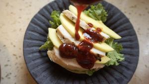 【美味减脂餐】芒果鸡胸bagel三明治 佐自制甜辣酱【北鼎烤箱食谱】的做法 步骤10